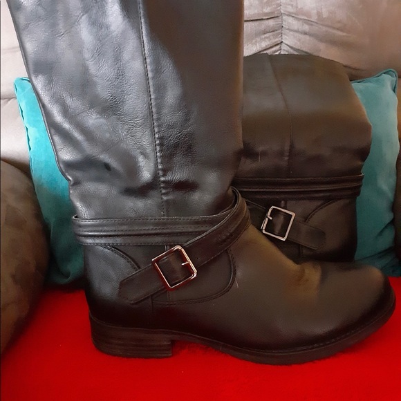 Boots - Picture 7 of 11